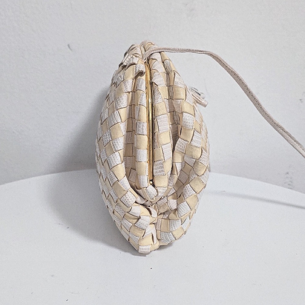 Bottega Veneta vintage woven leather crossbody clutch bag - Picture 8 of 12